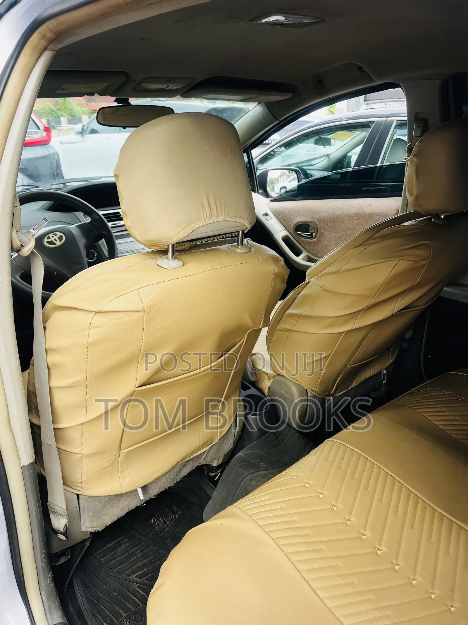 Toyota Vitz 2010 Silver
