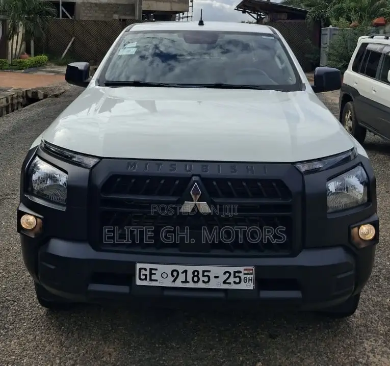 Mitsubishi L200 2025 White