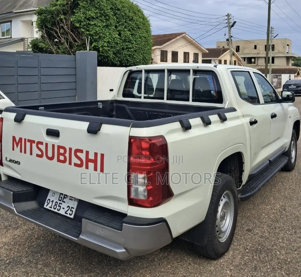 Mitsubishi L200 2025 White