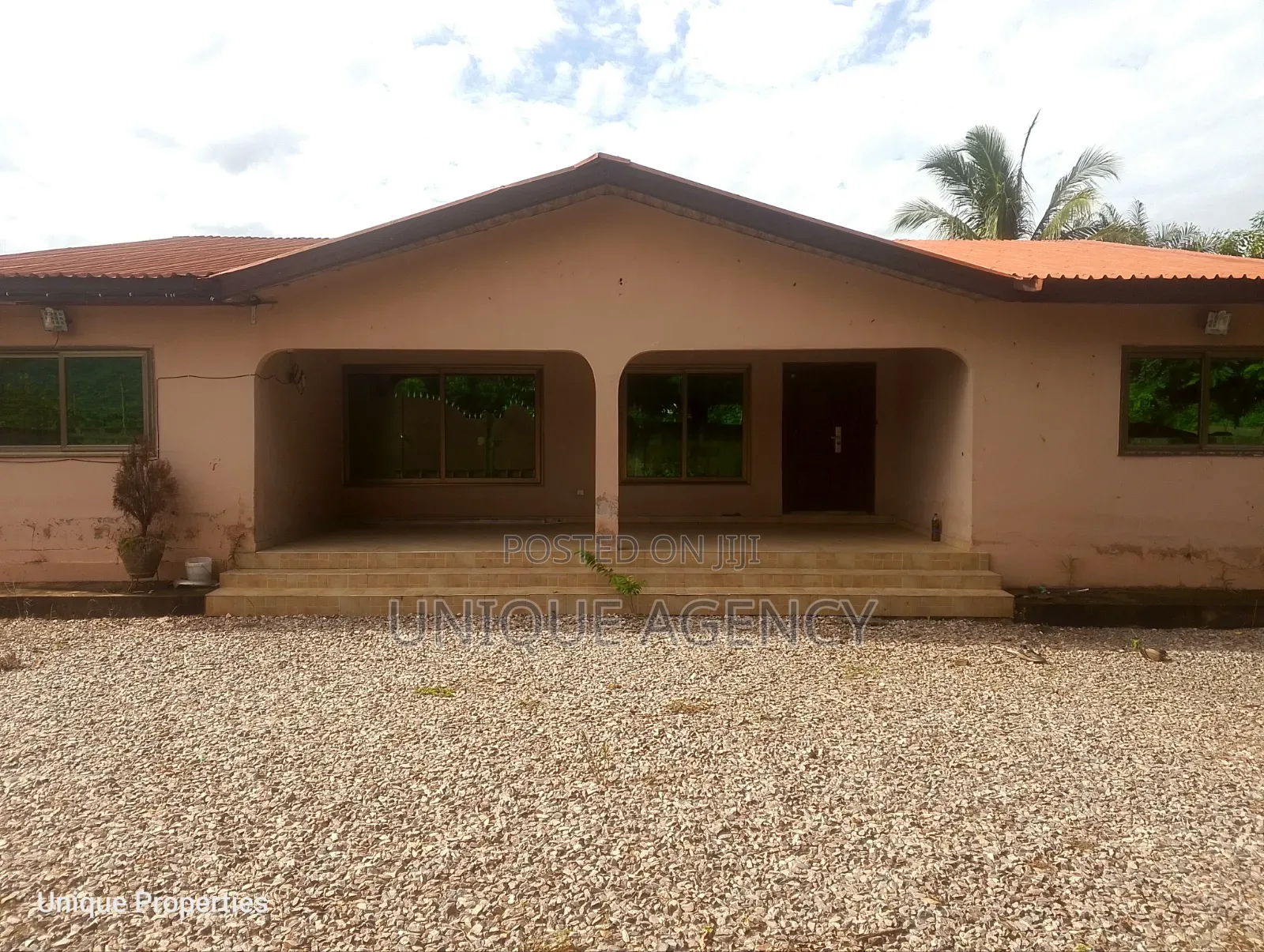 4bdrm Bungalow in Ghanata Area for rent