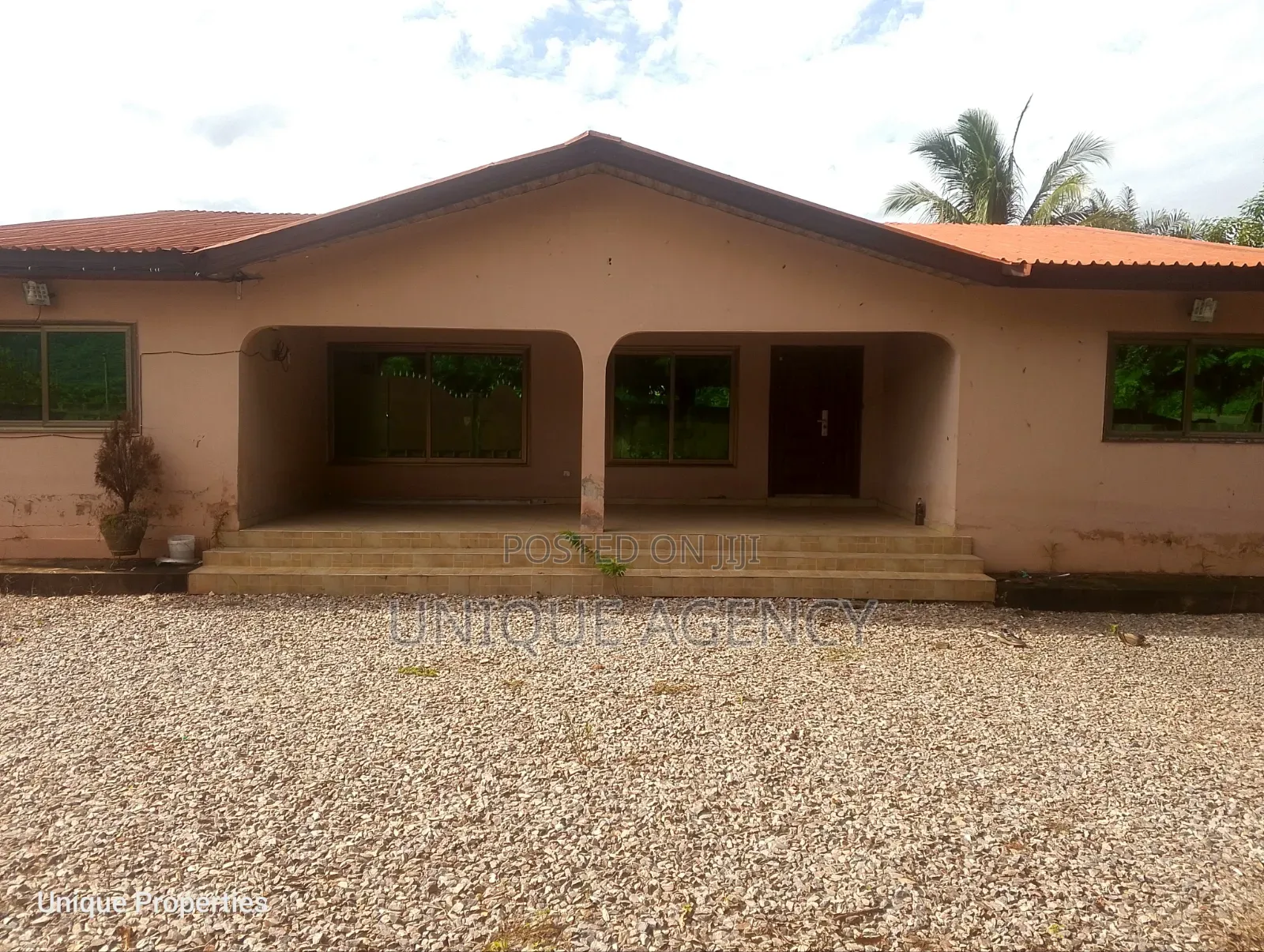 4bdrm Bungalow in Ghanata Area for rent