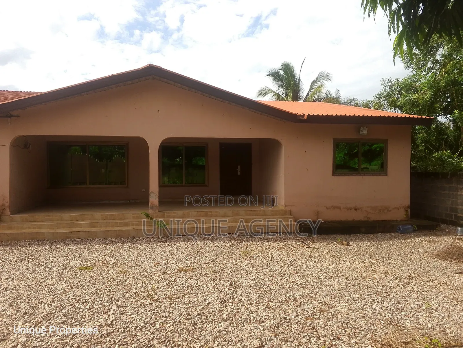 4bdrm Bungalow in Ghanata Area for rent