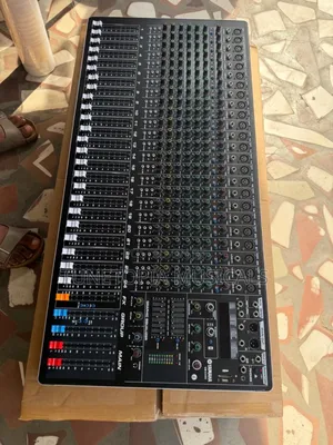 Yamaha SMX-2400 Professional 24-Channel Analog Mixer