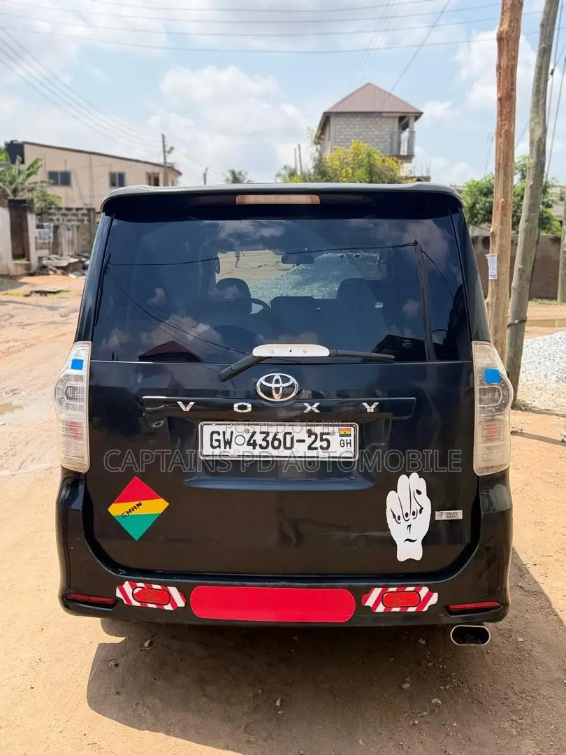 Toyota Voxy 2013 Black