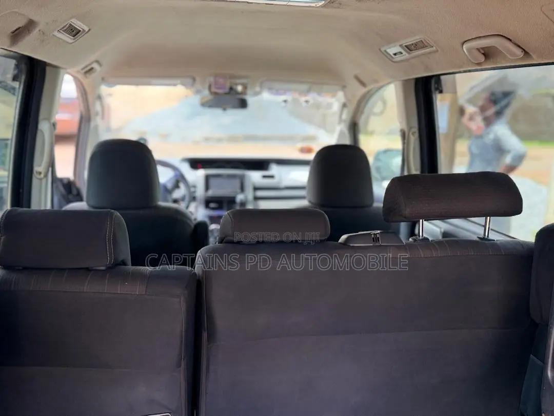 Toyota Voxy 2013 Black