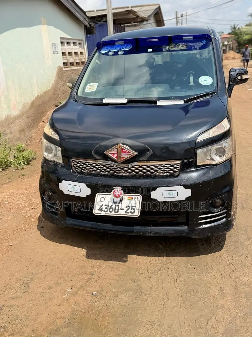 Toyota Voxy 2013 Black
