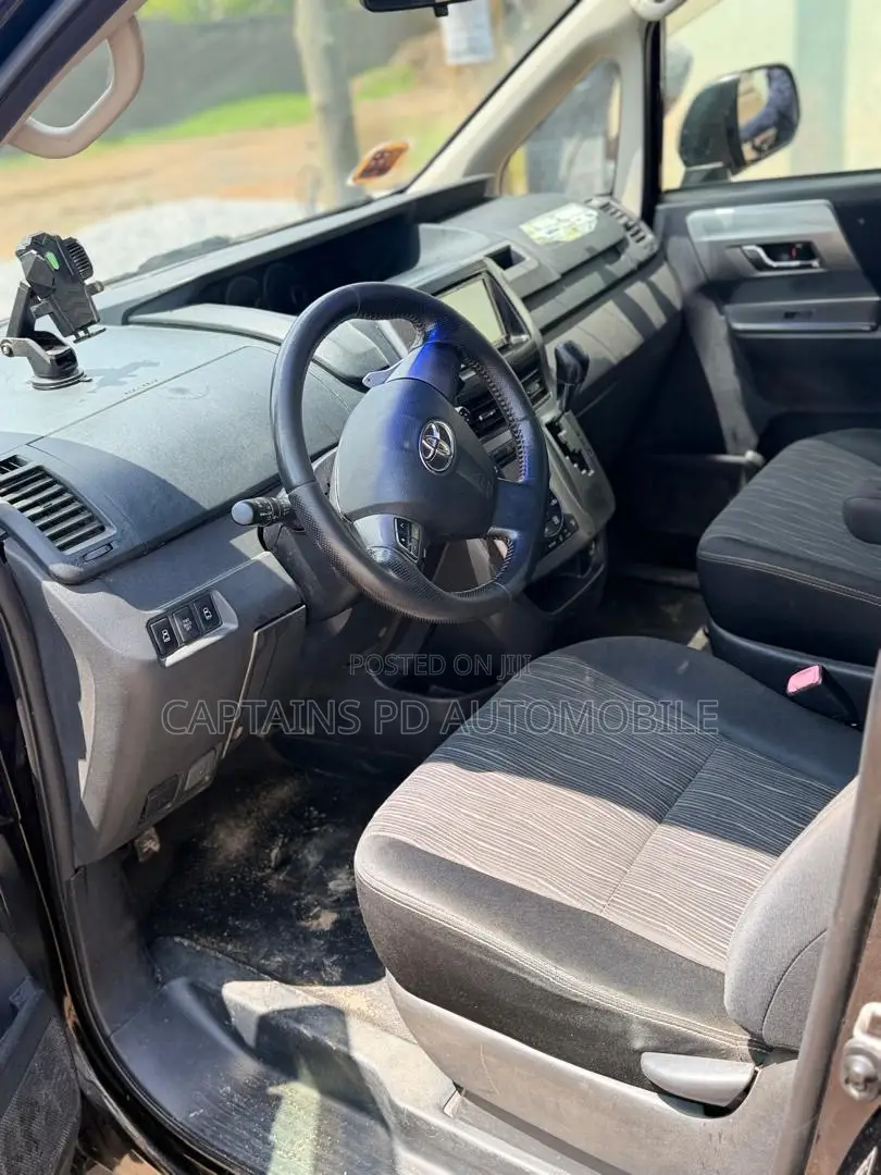 Toyota Voxy 2013 Black
