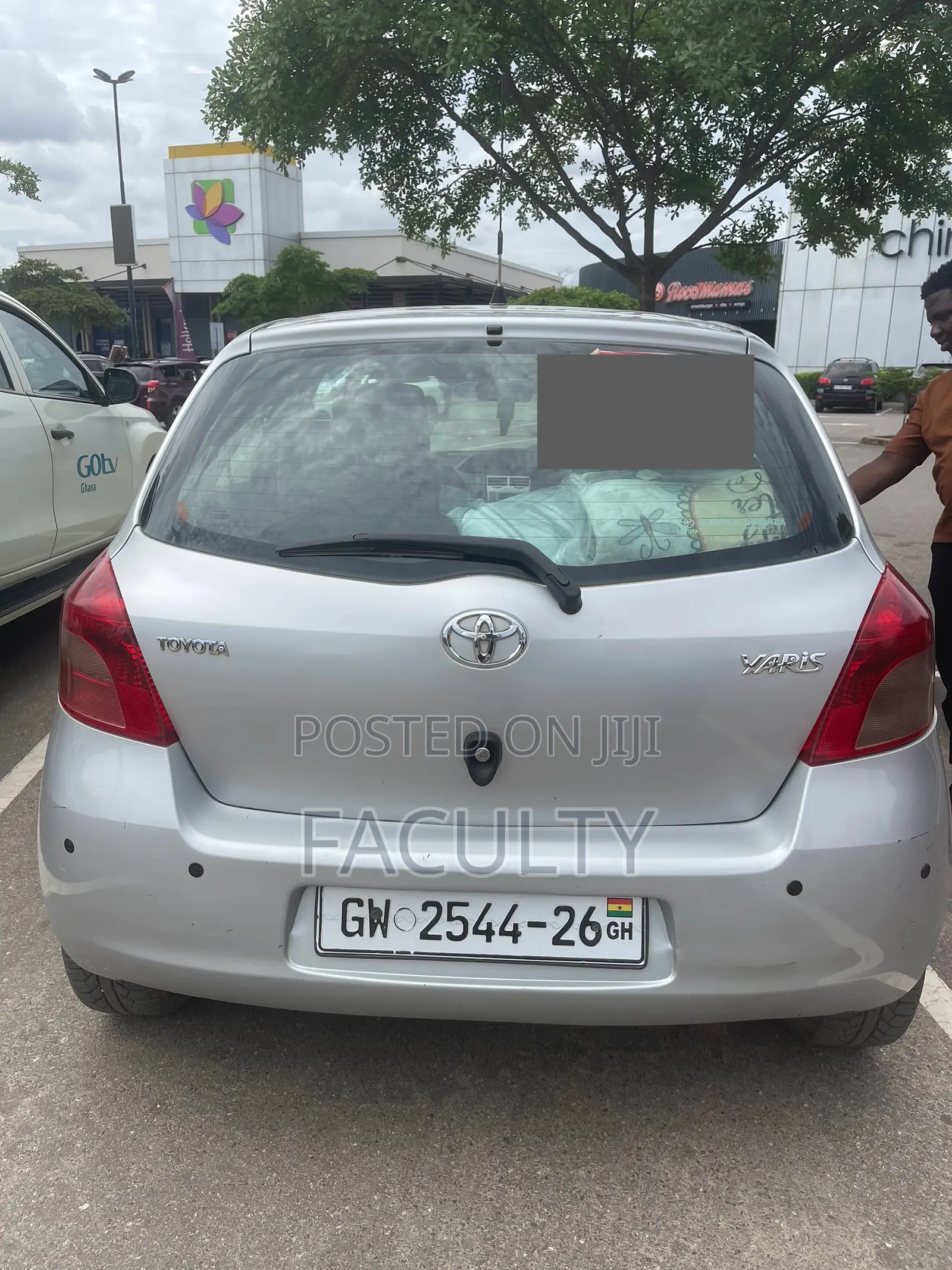 Toyota Yaris Base Hatchback 5dr 2010 Silver