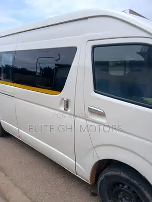 Toyota HiAce 2016 White