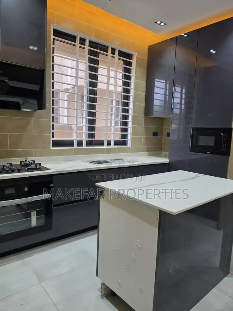 4bdrm House in Ashaley Botwe for sale