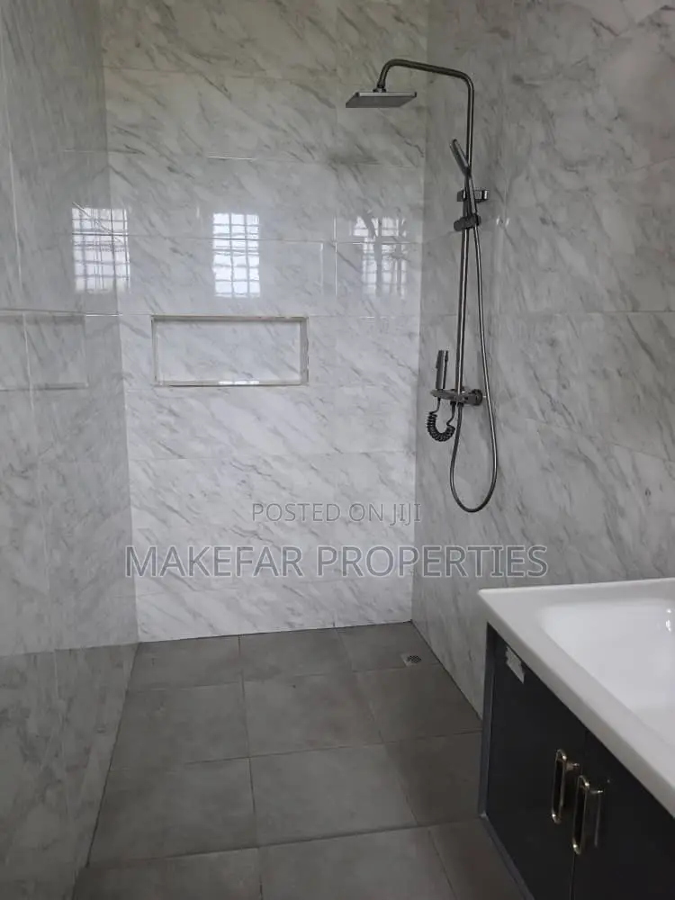 4bdrm House in Ashaley Botwe for sale