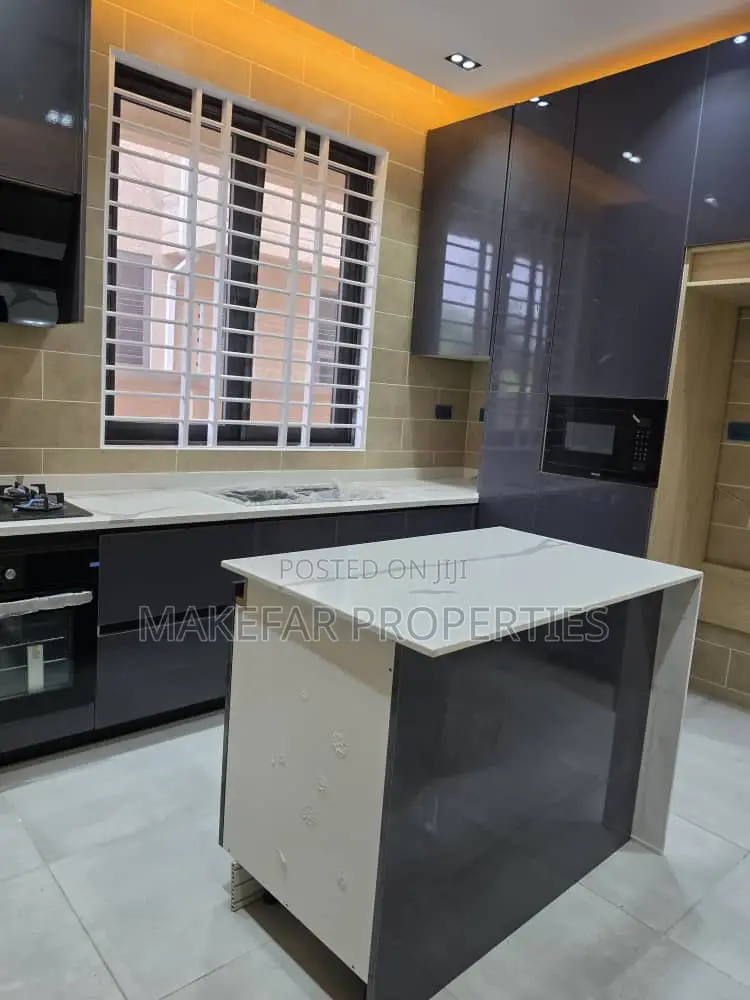 4bdrm House in Ashaley Botwe for sale