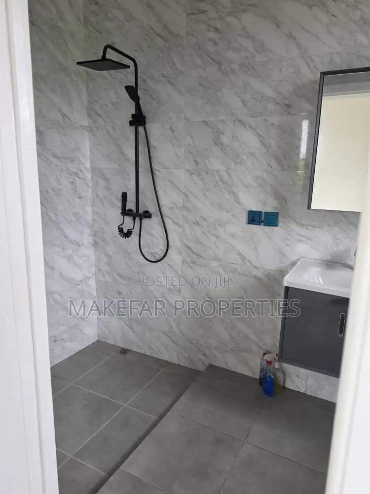 4bdrm House in Ashaley Botwe for sale