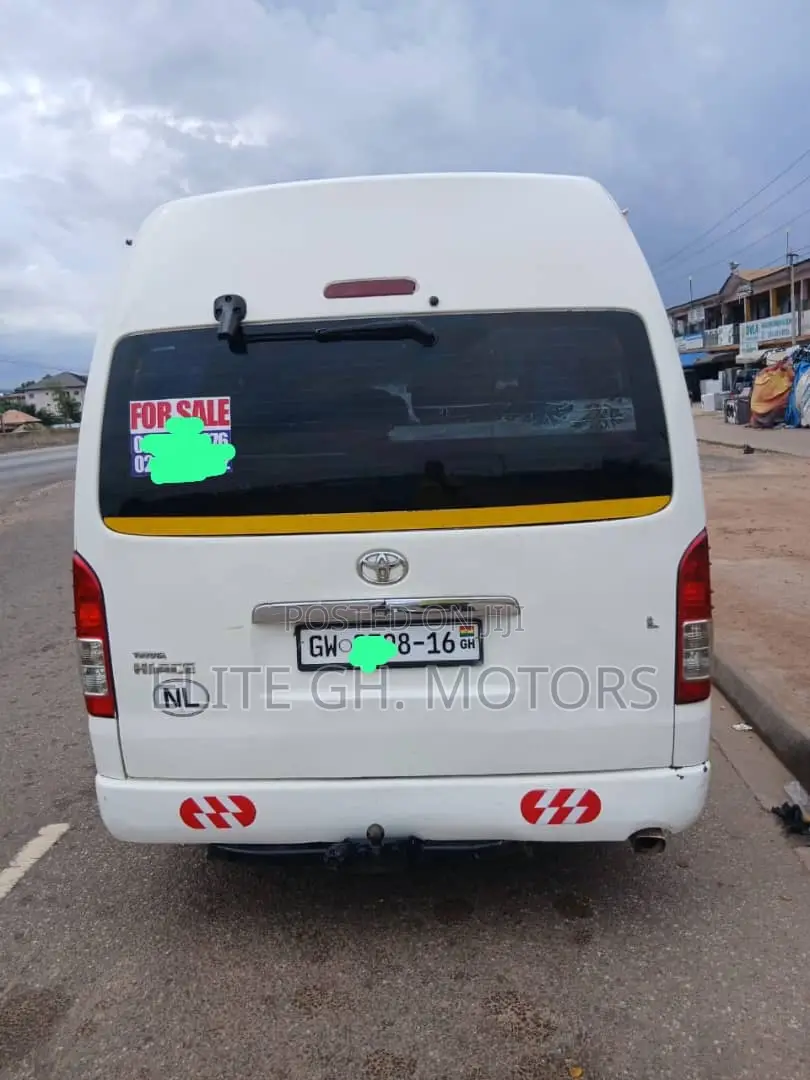 Toyota HiAce 2016 White