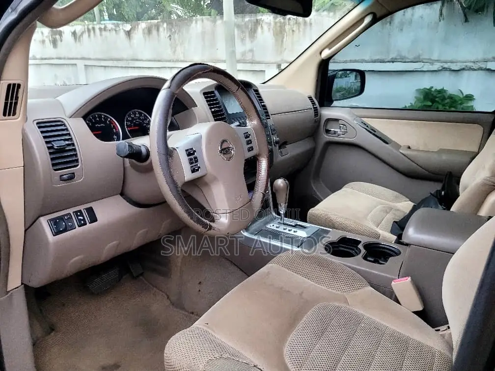 Nissan Pathfinder SE 2009 Black