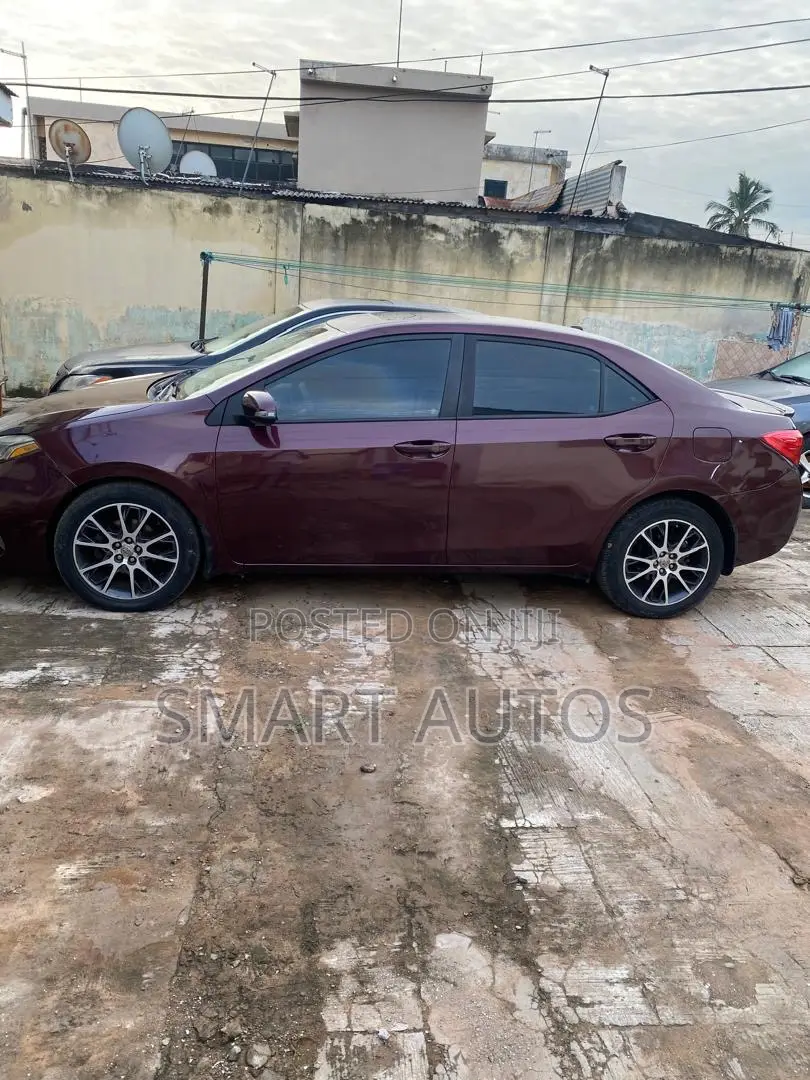 Toyota Corolla SE 4dr Sedan (1.8L 4cyl CVT) 2017 Brown