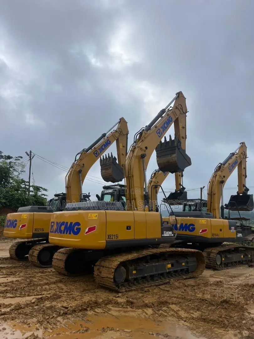 XCMG Excavates 215i