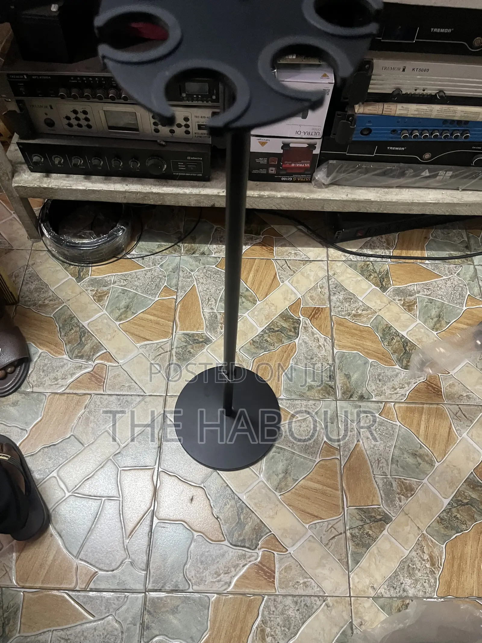 8-slot Microphone Holder Stand – Round Base