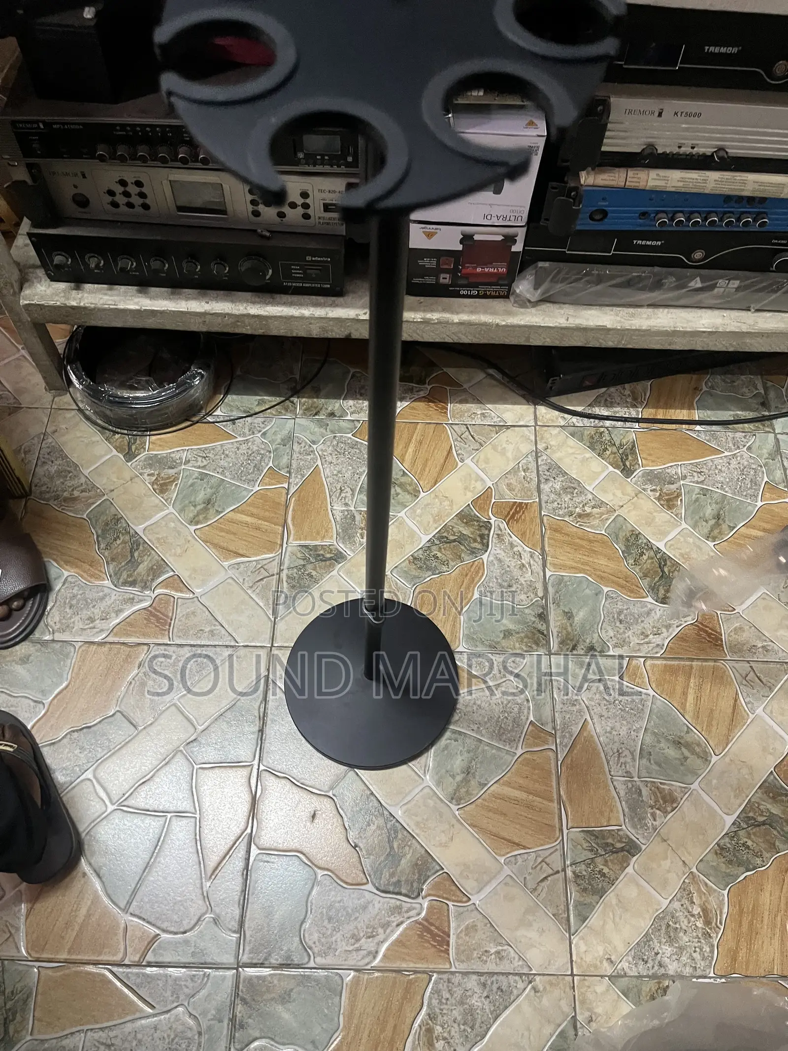 8-slot Microphone Holder Stand – Round Base