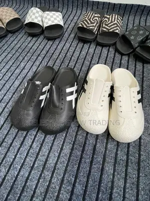 Trendy Unisex Slip-on Clogs Casual Slides | Comfortable Fashion