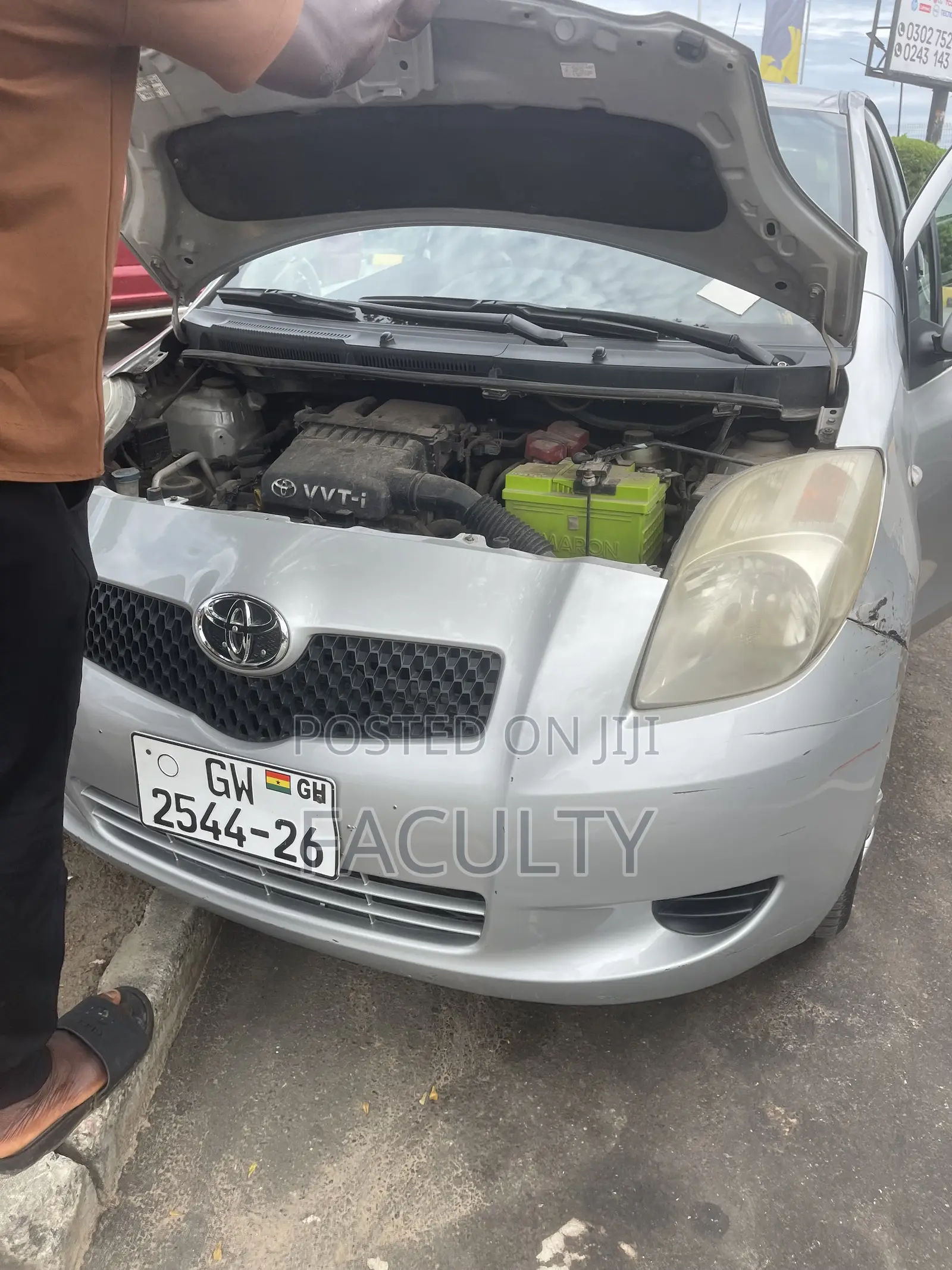 Toyota Yaris Base Hatchback 5dr 2010 Silver