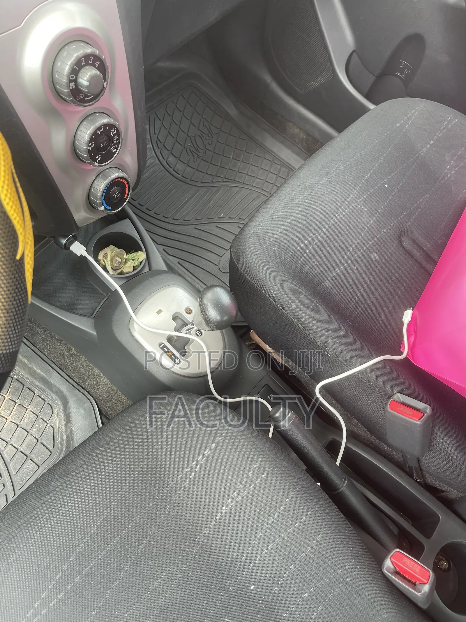Toyota Yaris Base Hatchback 5dr 2010 Silver