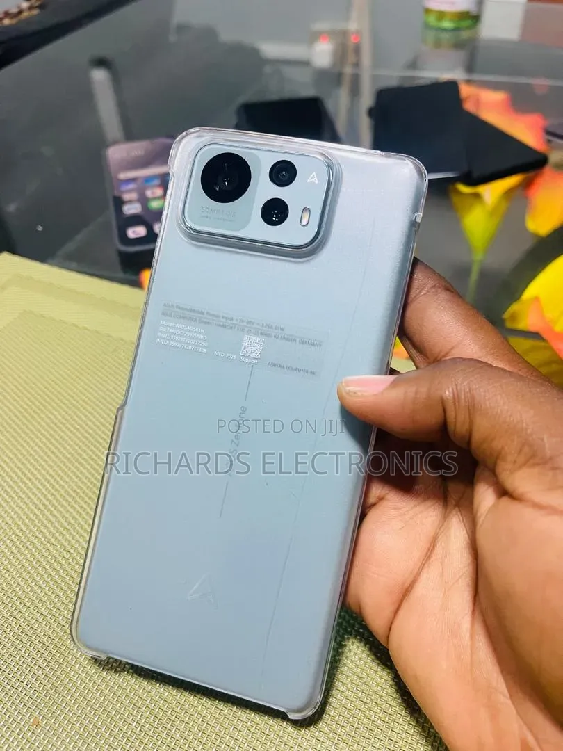 New Asus Zenfone 12 Ultra 256 GB