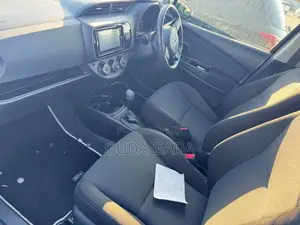 Toyota Vitz 1.3 FWD 5dr 2016 Black