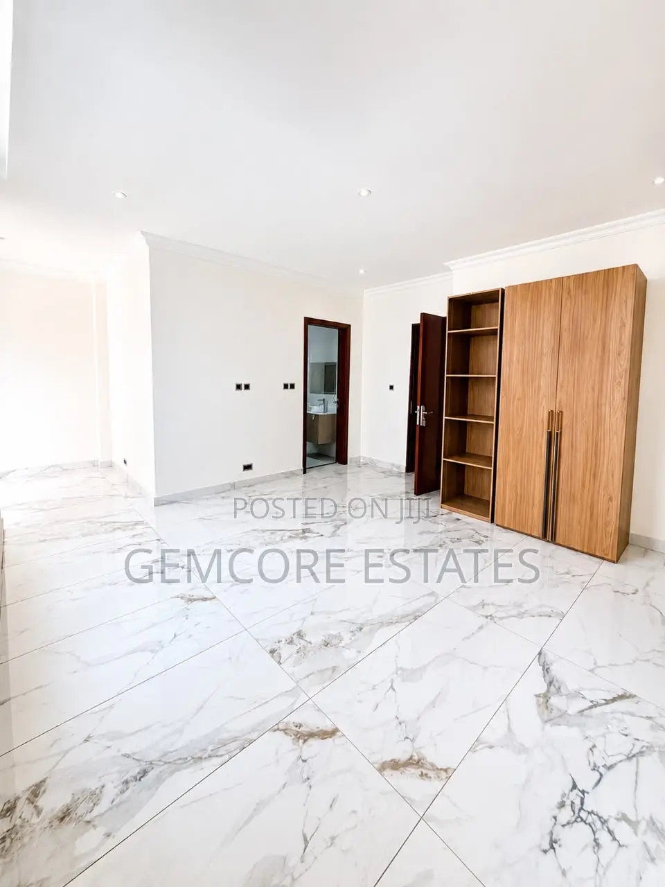 4bdrm Townhouse / Terrace in East Legon for rent
