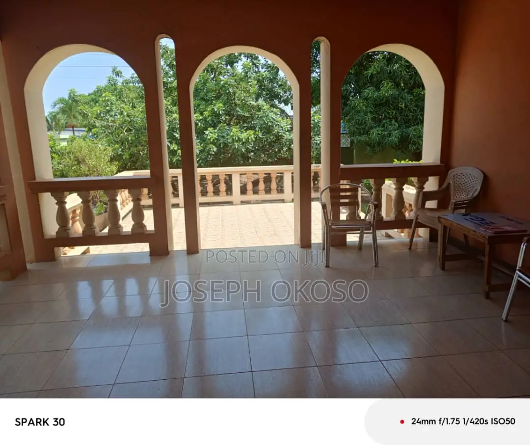 8bdrm House in Little Rock Consult, Achimota for rent