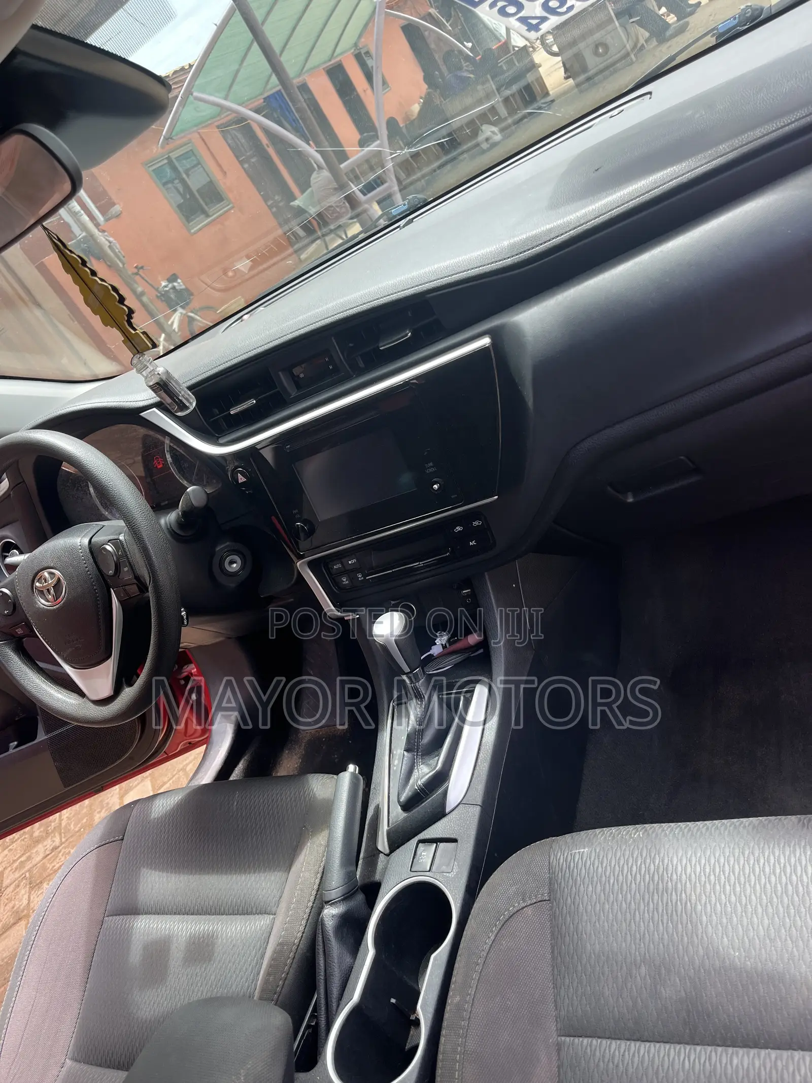 Toyota Corolla LE Eco (1.8L 4cyl 2A) 2018 Red