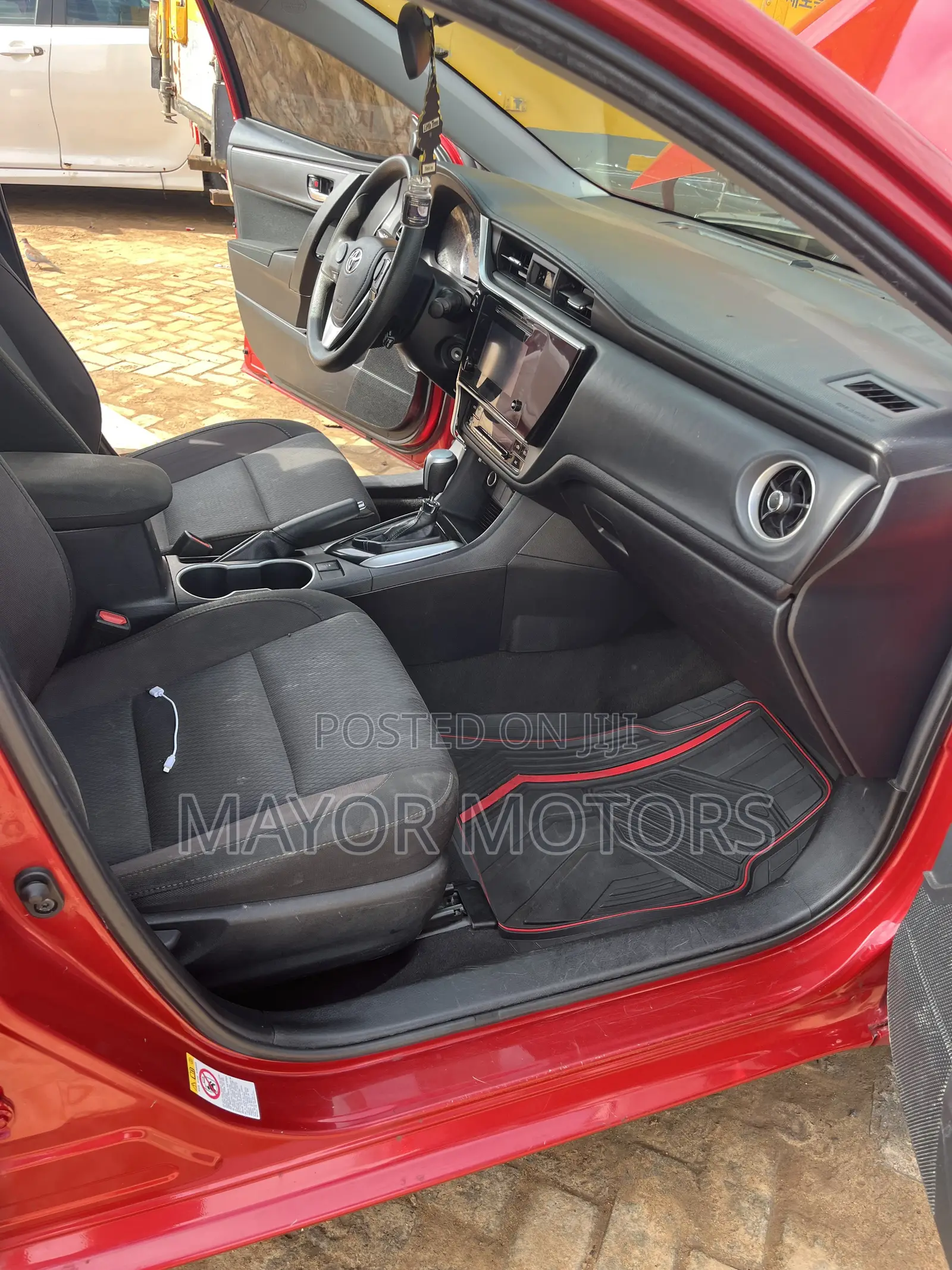 Toyota Corolla LE Eco (1.8L 4cyl 2A) 2018 Red