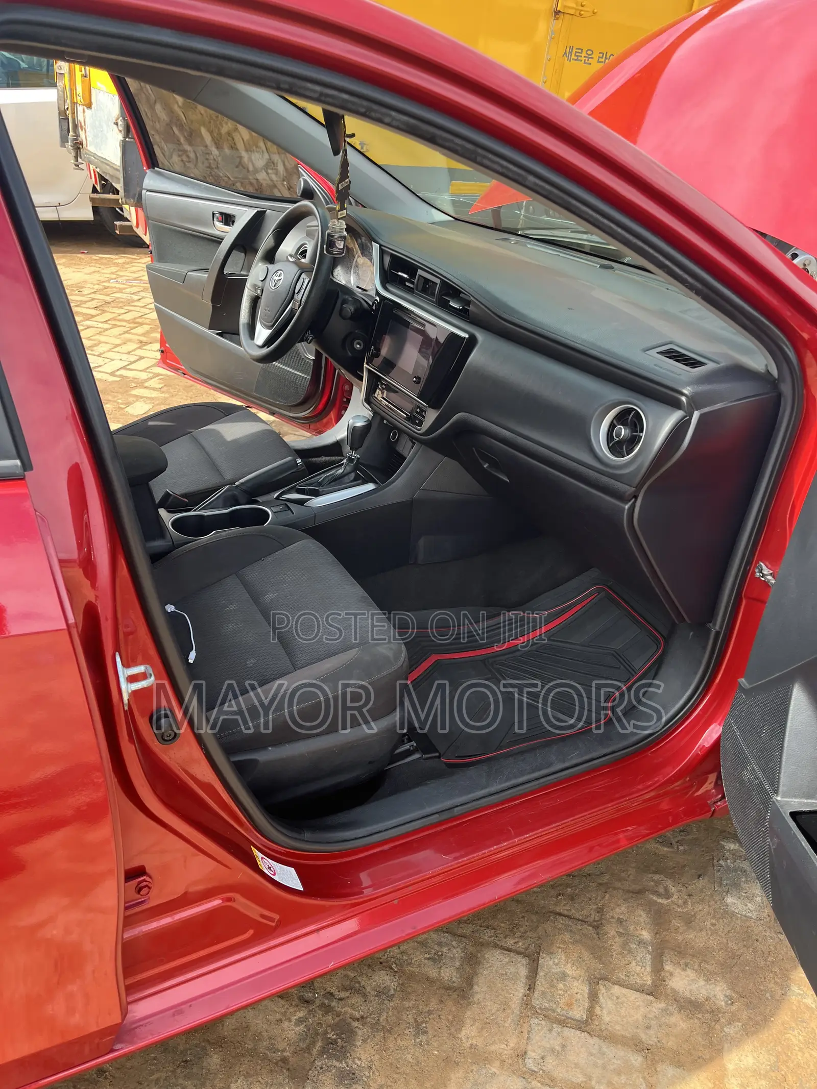 Toyota Corolla LE Eco (1.8L 4cyl 2A) 2018 Red