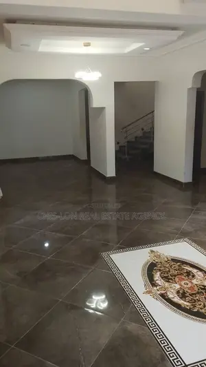 5bdrm Duplex in Chislon Brokers, West Hills Mall Area for rent