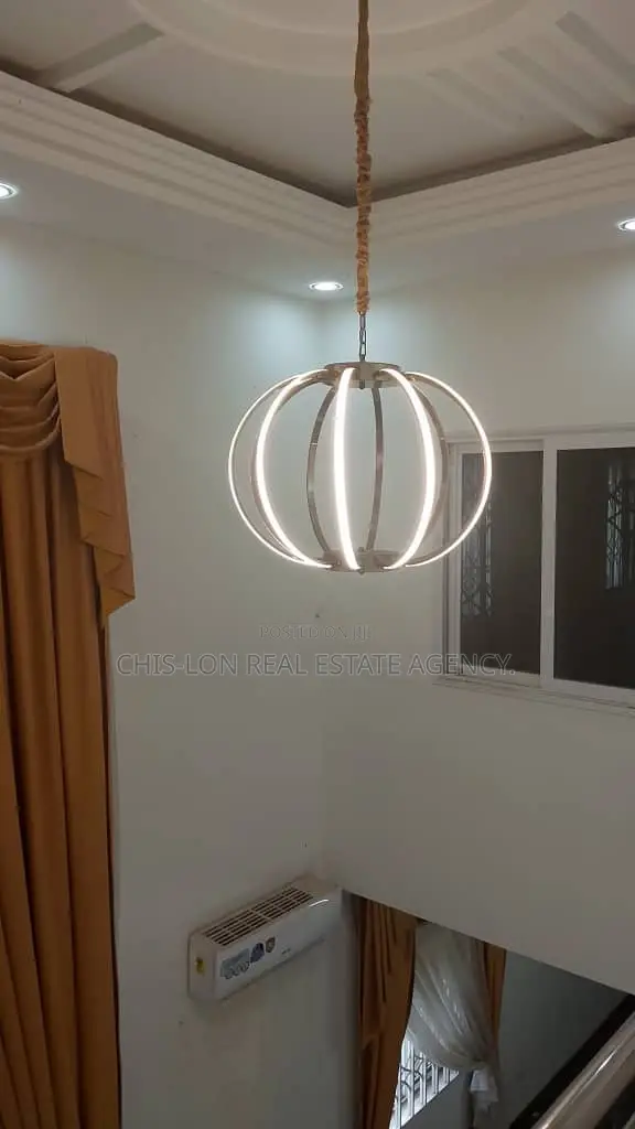 5bdrm Duplex in Chislon Brokers, West Hills Mall Area for rent