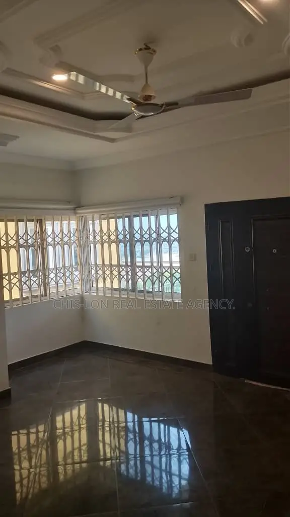 5bdrm Duplex in Chislon Brokers, West Hills Mall Area for rent