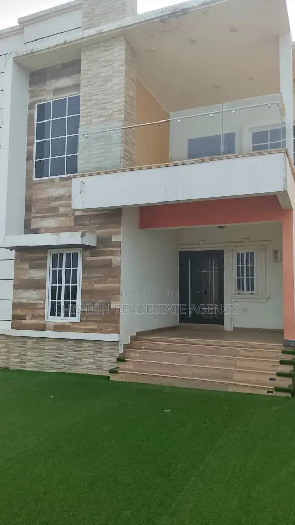 5bdrm Duplex in Chislon Brokers, West Hills Mall Area for rent