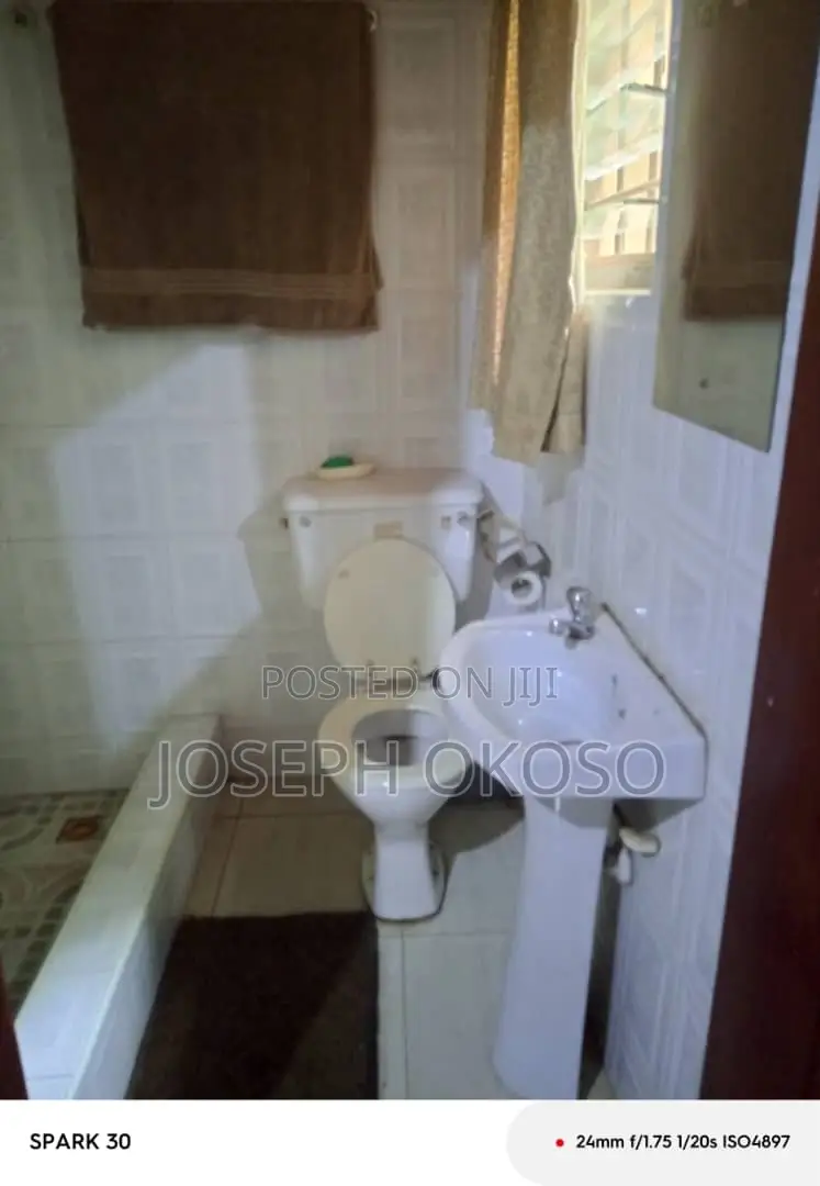 8bdrm House in Little Rock Consult, Achimota for rent