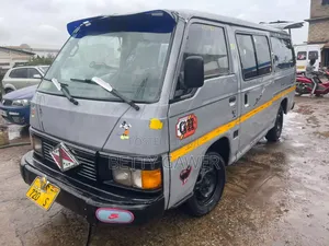 Nissan Caravan (Urvan) 1990 Grey