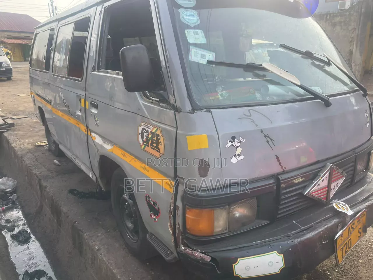 Nissan Caravan (Urvan) 1990 Grey