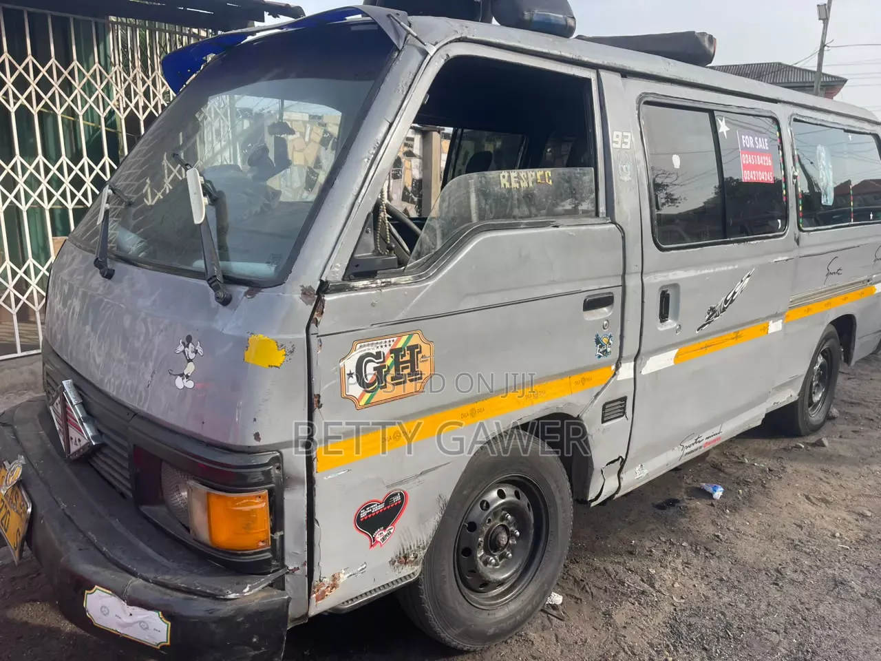 Nissan Caravan (Urvan) 1990 Grey