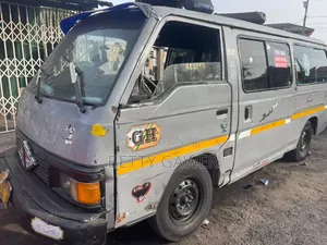 Nissan Caravan (Urvan) 1990 Grey