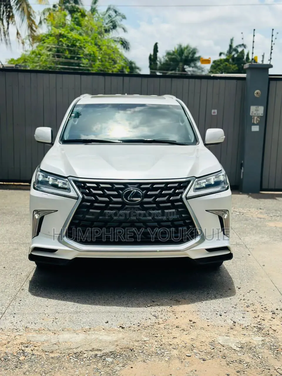 Lexus LX 2018 White