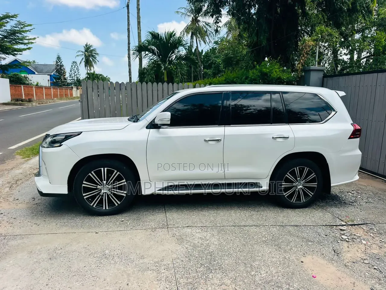 Lexus LX 2018 White