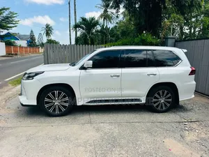 Lexus LX 2018 White