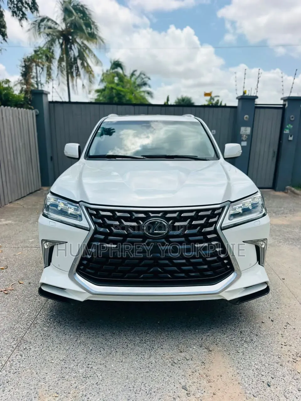 Lexus LX 2018 White