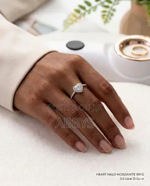Adjustable 0.5ct Heart Halo Moissanite Diamond Proposal Ring