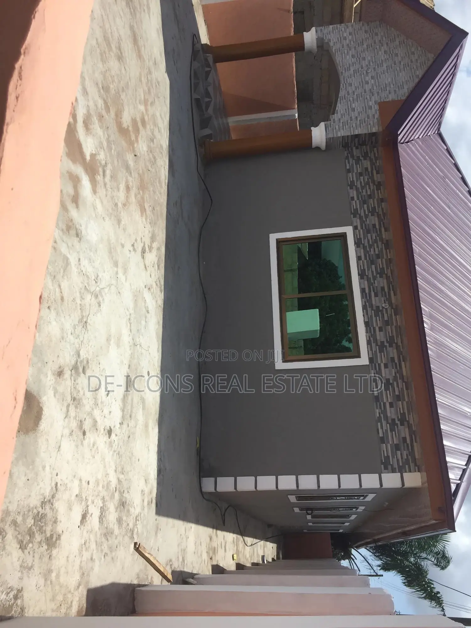 3bdrm House in De-Icons Real, Awutu Senya East Municipal for sale