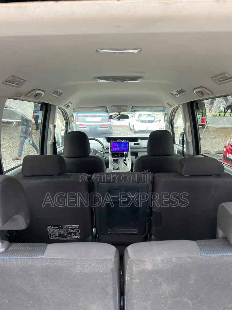 Toyota Voxy 2010 Black