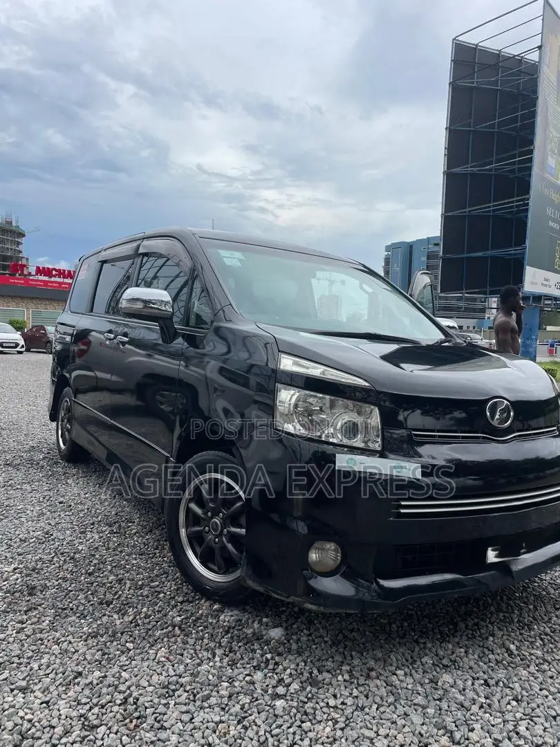 Toyota Voxy 2010 Black